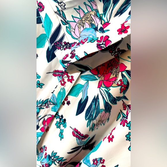 Chicos New Floral Blouse, Size 3-Large - Picture 3 of 7